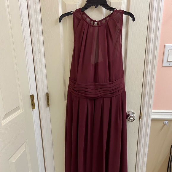 Maroon bridesmaid gown! - Picture 1 of 4